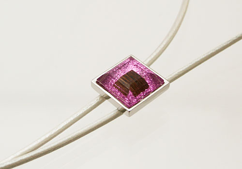 ピンクラメの木目柄四角いループタイbolo tie
